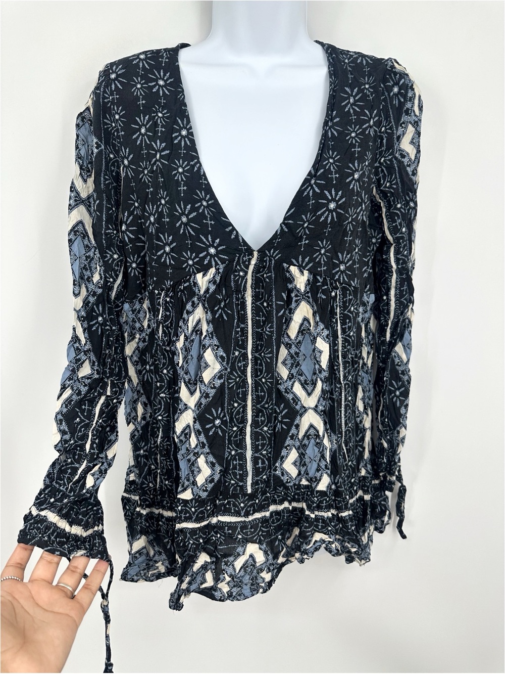 Free People Blue Boho Floral V Neck Long Sleeve Shirt Size Small Whimsical